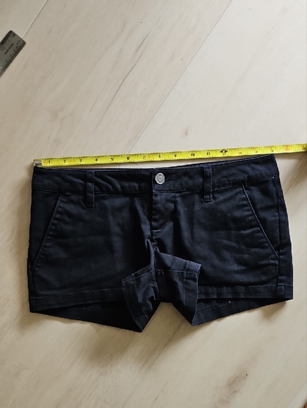 Volcom Black Low Rise Shorts - Picture 13 of 14